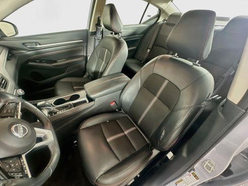 Used 2023 Nissan Altima 2.5 SR FWD image 13