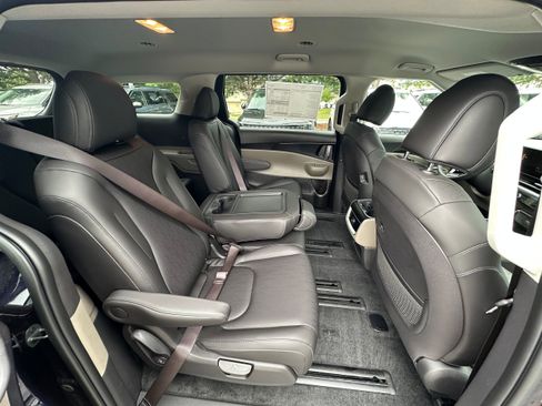 New 2026 Kia Carnival LXS image 15
