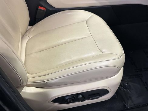 Used 2021 Jeep Grand Cherokee L Limited image 11