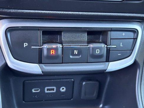 Used 2024 GMC Terrain SLE FWD image 30