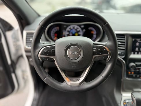 Used 2020 Jeep Grand Cherokee Laredo AWD/4WD image 6