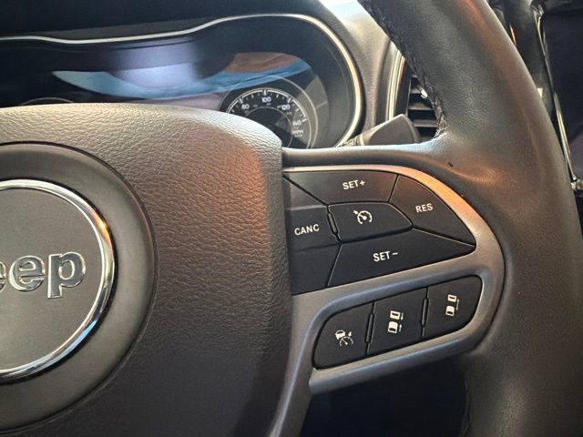 Used 2022 Jeep Cherokee Limited AWD/4WD image 34