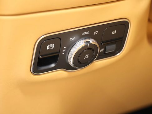 Used 2021 Aston Martin DBX AWD/4WD image 24