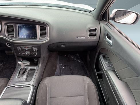 Used 2017 Dodge Charger SXT AWD/4WD image 28