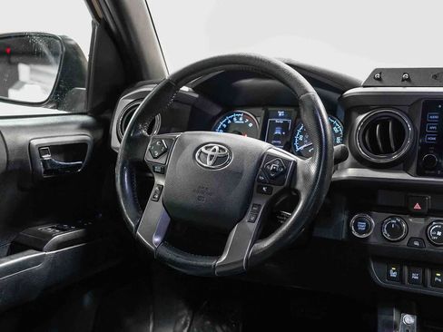 Used 2019 Toyota Tacoma TRD Off-Road w/ Technology Package AWD/4WD image 15
