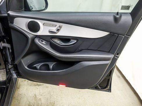 Used 2022 Mercedes-Benz GLC 300 image 27