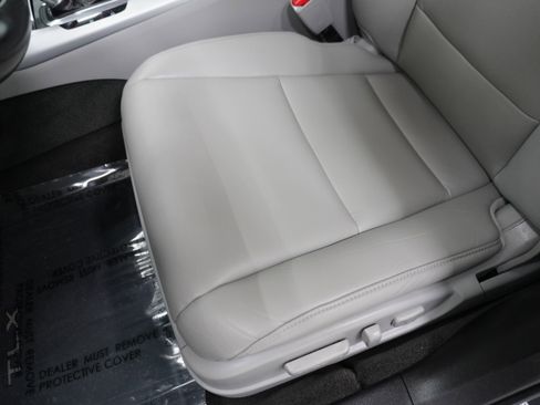 Used 2019 Acura TLX image 11