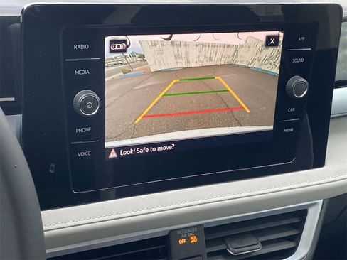 New 2026 Volkswagen Taos SE image 22