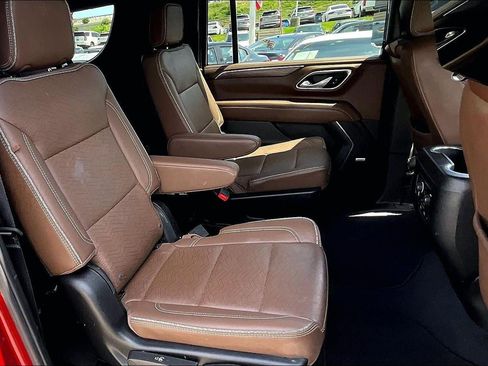 Used 2024 Chevrolet Suburban High Country w/ Advanced Technology Package AWD/4WD image 22