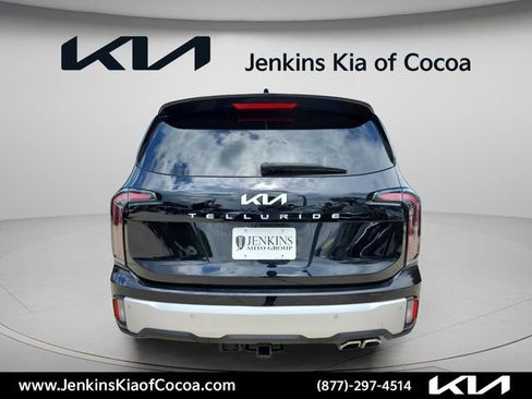 Certified 2024 Kia Telluride SX w/ Towing Package FWD image 6