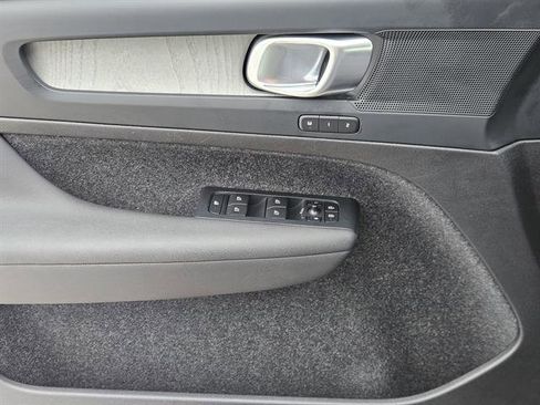 Used 2024 Volvo XC40 B5 Plus w/ Climate Package image 17