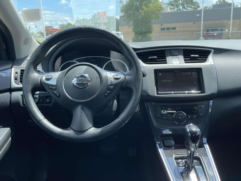 Used 2018 Nissan Sentra SR w/ Technology Package FWD image 12