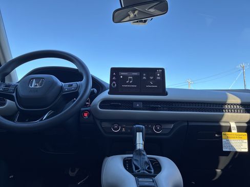 Certified 2026 Honda HR-V LX image 28