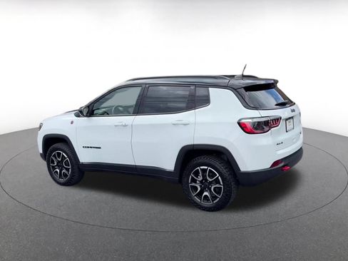 Used 2025 Jeep Compass Trailhawk AWD/4WD image 10