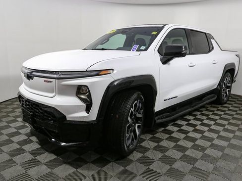 Used 2024 Chevrolet Silverado EV RST image 5