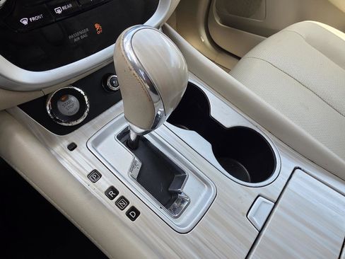 Used 2015 Nissan Murano Platinum w/ Platinum Technology Package FWD image 15