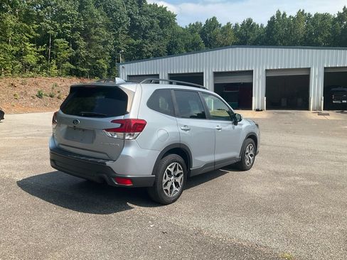 Used 2023 Subaru Forester Premium AWD/4WD image 5