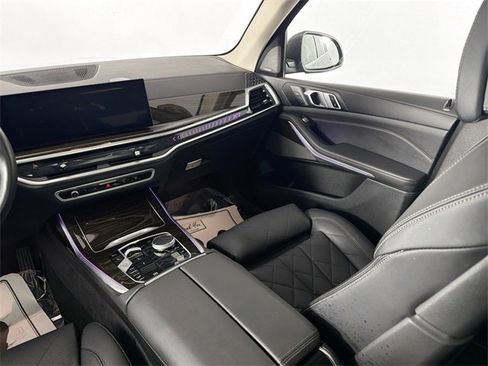 Used 2024 BMW X7 xDrive40i image 21