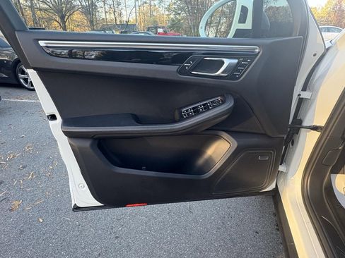 Used 2018 Porsche Macan image 15