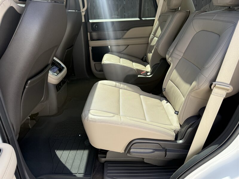 Used 2024 Lincoln Navigator Reserve AWD/4WD image 27