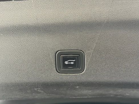 Used 2021 Chevrolet Tahoe Z71 image 6