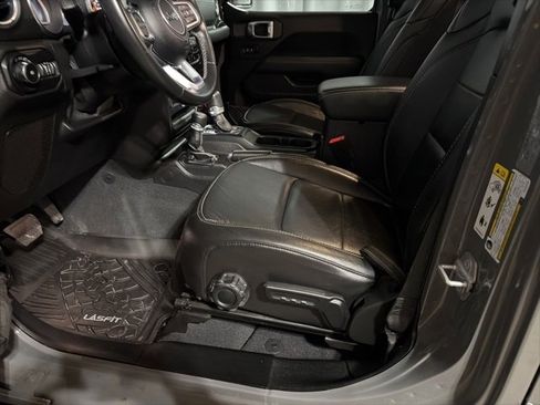 Used 2020 Jeep Wrangler Unlimited Sahara image 12