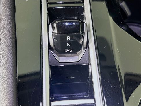 Used 2025 Volkswagen Atlas SE AWD/4WD image 24