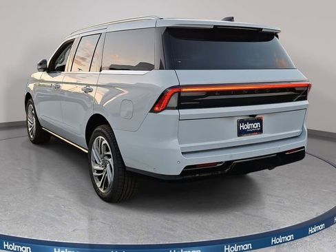 New 2025 Lincoln Navigator Reserve image 7