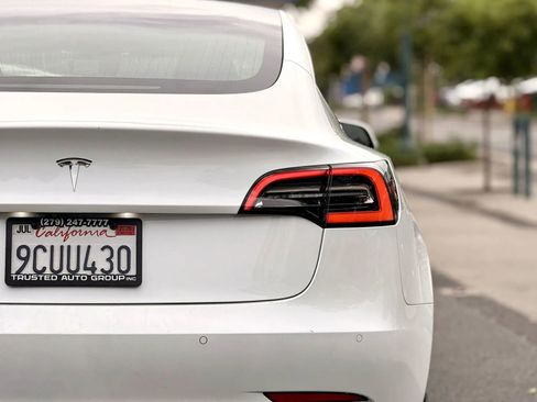 Used 2019 Tesla Model 3 Standard Range Plus image 10