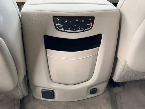 Used 2015 Cadillac Escalade Luxury image 33