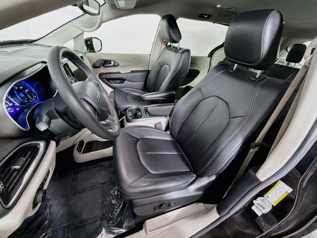Used 2024 Chrysler Pacifica Touring-L FWD image 20