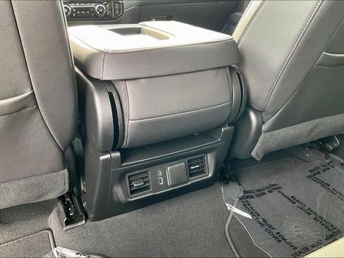 Used 2023 GMC Sierra 1500 SLT AWD/4WD image 11