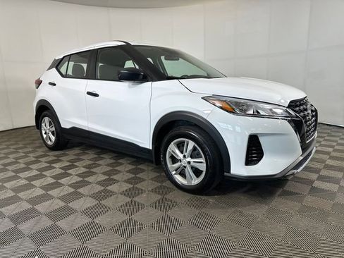 Used 2025 Nissan Kicks Play S FWD image 2