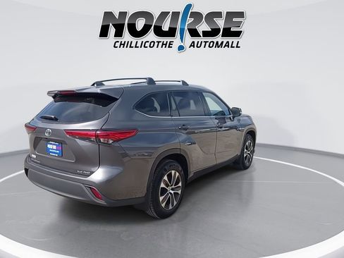 Used 2021 Toyota Highlander XLE image 8