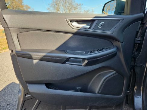 Used 2015 Ford Edge SE image 11