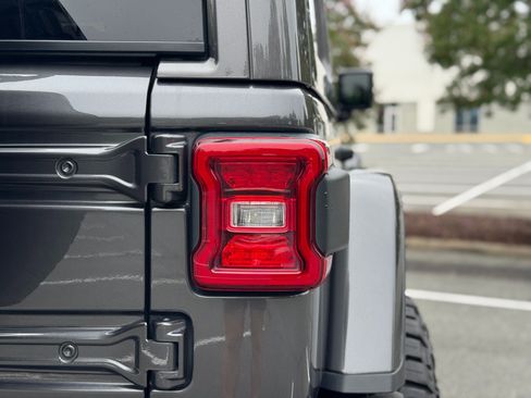 Used 2020 Jeep Wrangler Unlimited Rubicon AWD/4WD image 25