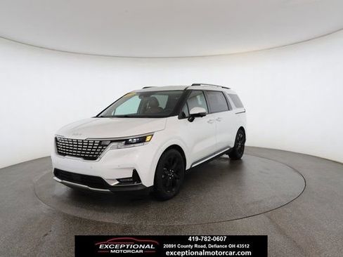 Used 2024 Kia Carnival SX image 1