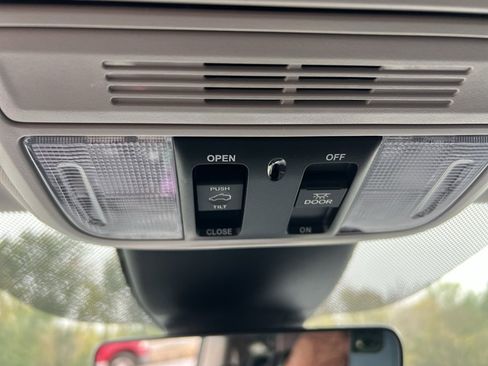 Certified 2025 Honda Odyssey Touring image 21