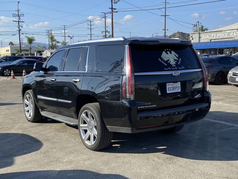 Used 2018 Cadillac Escalade Luxury image 7