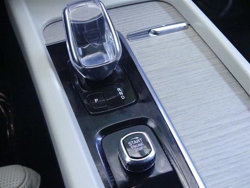 Used 2022 Volvo XC60 B6 Inscription w/ Climate Package image 17