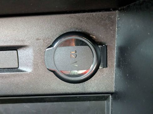 Used 2025 Volkswagen Taos SE w/ Panoramic Sunroof Package image 30