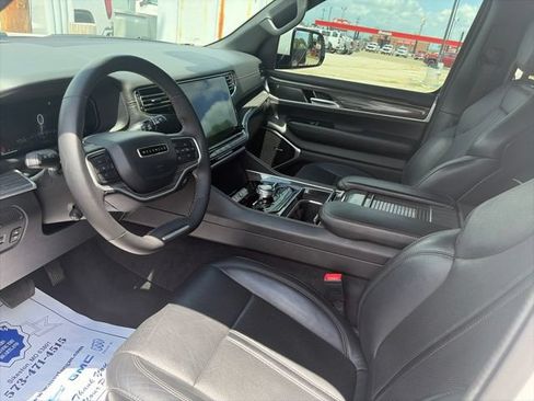 Used 2022 Jeep Wagoneer Series III AWD/4WD image 16