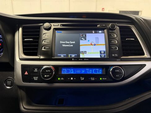 Used 2018 Toyota Highlander SE FWD image 10