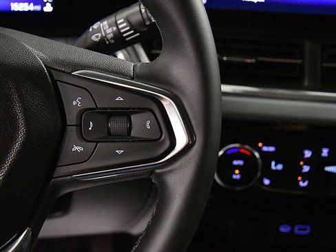Used 2024 Chevrolet Trax LT w/ Driver Confidence Package FWD image 19