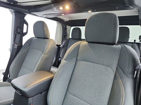 Used 2025 Jeep Gladiator Sport image 18