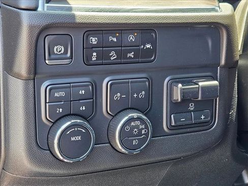 Used 2025 Chevrolet Tahoe Z71 w/ Comfort Package AWD/4WD image 18