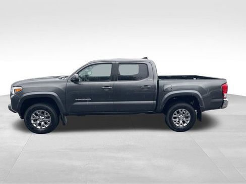 Used 2017 Toyota Tacoma SR5 w/ Tow Package AWD/4WD image 6