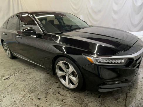 Used 2018 Honda Accord Touring image 2