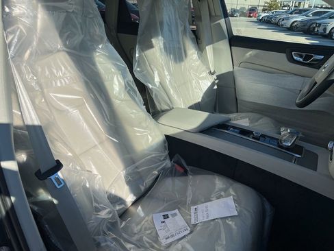 New 2025 Volvo XC60 B5 Plus w/ Protection Package Premier image 17