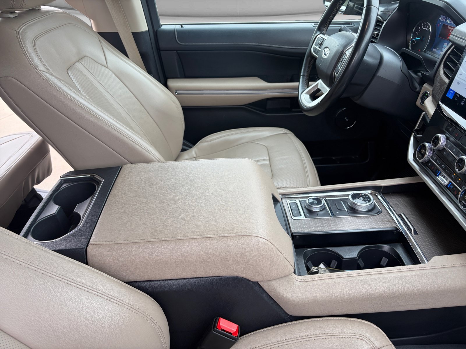 Used 2024 Ford Expedition Limited AWD/4WD image 18